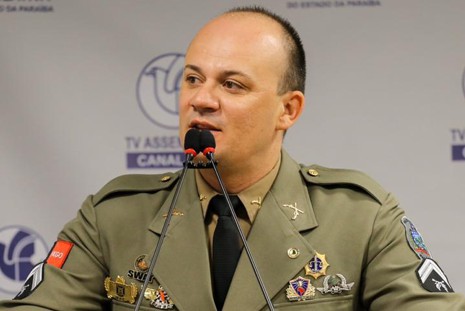 “Tenha vergonha na cara seu cabra safado”, diz Gilberto para Julian
